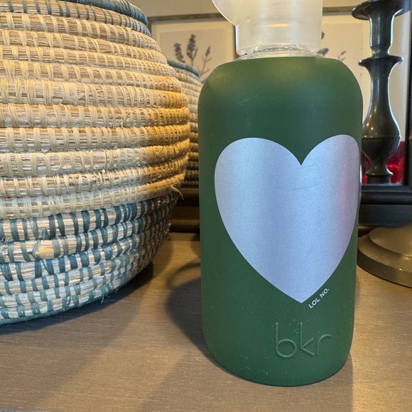bkr Olive Green Bottle with Silver Heart - Picture 2 of 11
